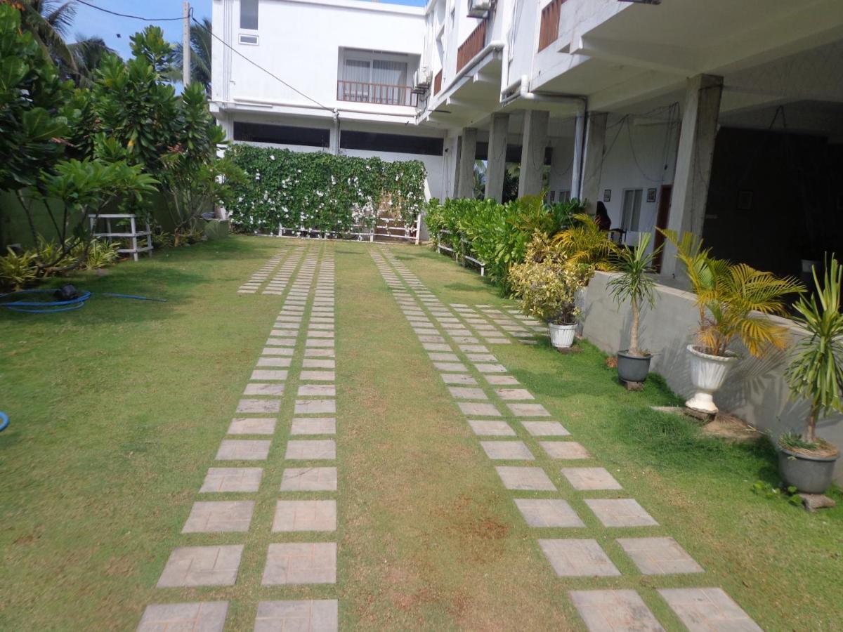 Star White - Negombo Hotel 3*