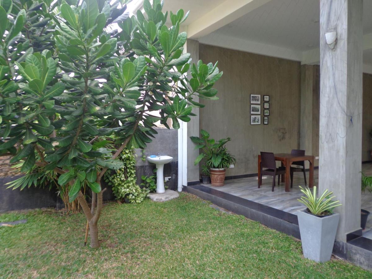Star White - Negombo 3* Kudapaduwa